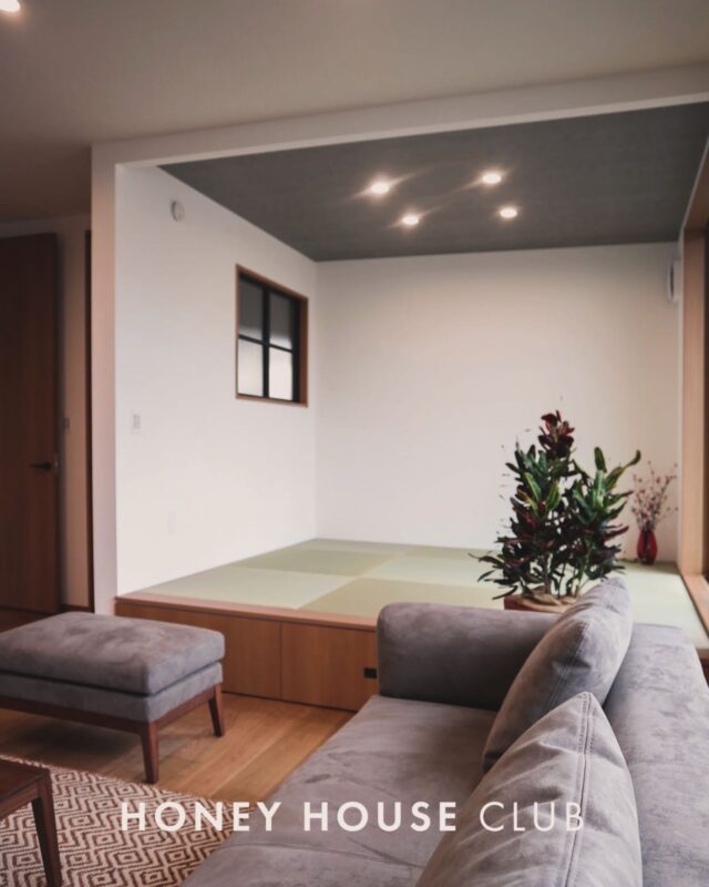 .
【  帰りたくなる場所 — 家族のぬくもりと安心が続く家 】

 ほっと一息つきたくなる、木の香りに包まれた落ち着いたリビング。 陽だまりの暖かさに、思わずうとうとしてしまう窓辺。
 
私たちが提案するのは、 そこに住まうご家族の「あったかい暮らし」です。 

お客様との対話から、私たちは住まいへの想いを汲み取り、 地元・大井川の地で、安心の技術でカタチにしていきます。 

✔️ 【身体があったかい】 高性能な断熱仕様・丁寧な気密施工で、冬の朝も夜も、どこにいても快適な温度をキープ。 
✔️ 【お財布もあったかい】 燃費の良い省エネ住宅は、冷暖房費を抑え、住んでからの家計をサポートします。 
✔️ 【心があったかい】 木造の優しさと、家事動線まで考え抜いた設計で、家族の笑顔が増える空間に。 

丁寧な施工はもちろん、性能、デザイン、そして経済的な安心。すべてに妥協せず、 いつまでも愛着を持って住み継げる「価値のある住まい」を、私たちと一緒に実現しませんか？

地元の「かかりつけ工務店」として、設計からアフターまで、末永くサポートいたしま🌿 

────────────────────────

 八木建築工業 のInstagramでは 施工事例や家づくりのヒント、地元の情報などを通して 私たちの想いを発信しています💡 

お問い合わせやご相談、資料請求は 【 ＠yagikenchiku.8 】よりお気軽にどうぞ✨ 

──────────────────────── 

 静岡県焼津市大井川の注文住宅は 八木建築工業 

◯ 地域に根差した経験豊富な職人社長が、お客様ごとに最適なご提案 
◯ 家族の未来を守る「耐震等級3」と「ZEH基準以上」を追求。
◯ 土地探し、すまいの保険、リフォームまでワンストップでサポート！ 

無料相談受付中 【 @yagikenchiku.8 】のプロフィールより、 お気軽にご相談ください。

────────────────────────

#家づくり #焼津工務店 #地元密着工務店 #焼津市 #注文住宅