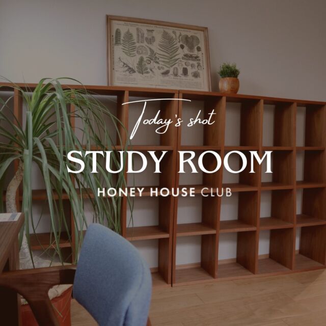 -
----------------
 Today's shot
----------------

☆Study room
時間がゆっくりと過ぎる自分だけの時間。
好きなことに没頭する空間は日ごろの疲れを癒し明日からのモチベーションアップに。
お気に入りの物、お気に入りの空間。

= = = = =

『居心地の良さ』は人それぞれの感覚

なんか、いい！　なんか、楽しい！　なんか、落ち着く！

その感覚が住まいづくりの原点です。

私たちにできることは、『居心地の良さ』を作るお手伝いをすることです。

たくさんのアイデアを共有しましょう。

お気軽にお問い合わせください。

= = = = =
☎︎ 090-1783-8210
✉︎ info@honeyhouseclub.com
@yagikenchiku.8

= = = = =

HONEY HOUSE CLUB
HP ：https://www.honeyhouseclub.com/
TIME：9:00〜18:00

= = = = =

#八木建築工業 #焼津市 #静岡工務店 #建築 #家づくり #自由設計 #マイホーム計画 #注文住宅 #新築一戸建て #zeh住宅 #家づくりを楽しむ #インテリア #暮らしを楽しむ #こだわりの住まい #住宅デザイン #家づくり計画　#honeyhouseclub #シンプルホーム#カフェ風住宅#studyrooom#書斎#リノベーション#リフォーム#おしゃれな家#ナチュラル#藤枝#大井川#暮らしを楽しむ#建売住宅#建売に見えない建売#家づくりのアイデア帖