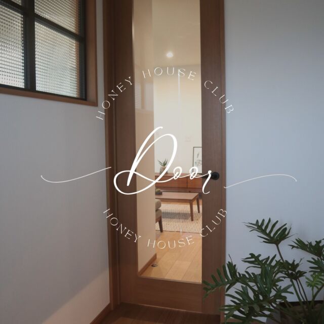 -
--------
 Door
--------

☆扉
玄関からはじまりお家には様々な扉があります。
カラフル、シック、おっきい、小さいだったり。
色やデザインでお部屋の雰囲気が変わります。
楽しくPOP、しっとり癒し系、選ぶ楽しみも膨らみます。

= = = = =

honeyhouseclub　静岡県中部焼津市の工務店 

静岡県焼津市で注文住宅・建売住宅・リフォームを手掛ける工務店です。

お客様との出会いを大切にし「対話から始まる住まいづくり」をテーマに
一生懸命お手伝いします。
たくさんの浪漫を共有しましょう。

お気軽にご相談、お問合せください。

お客様との出会いを大切にし、期待に応えることを仕事にします。

住宅のコト、土地のコト、保険のコト、事業のコト、
暮らしのいろんなコトを一緒に考えます。
「なんでもできる工務店」

お気軽にご相談、お問合せください。

@yagikenchiku.8

= = = = =
☎︎ 090-1783-8210
✉︎ info@honeyhouseclub.com
@yagikenchiku.8

= = = = =

HONEY HOUSE CLUB
HP ：https://www.honeyhouseclub.com/
TIME：9:00〜18:00

= = = = =

#八木建築工業 #焼津市 #静岡工務店 #建築 #家づくり #自由設計 #マイホーム計画 #注文住宅 #新築一戸建て #zeh住宅 #家づくりを楽しむ #インテリア #暮らしを楽しむ #こだわりの住まい #住宅デザイン #家づくり計画　#honeyhouseclub #シンプルホーム#カフェ風住宅#扉#Door#リノベーション#リフォーム#おしゃれな家#ナチュラル#藤枝#大井川#暮らしを楽しむ#建売住宅#建売に見えない建売#家づくりのアイデア帖