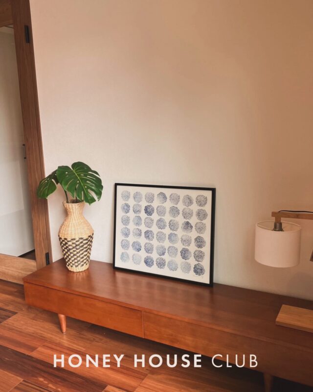 .
【 社長の私が、現場に出続ける理由。 】
正直な話、会社を大きくして 現場を他の方に任せて営業に専念する… というやり方もあるかもしれません。

でも、私はやっぱり「現場」が好きです。

お客様と「こんな暮らしがしたい」と 膝を突き合わせて話した内容を、 自分の手で、責任を持ってカタチにしたい。

だから私は、これからも現場に出続けます。

私が現場でこだわるのは、 単なる数値だけではない、3つの「あったかい」です。

1. 身体があったかい:高性能な断熱仕様と、丁寧な気密施工。冬の朝も夜も、どこにいても快適な温度をキープします。

2. お財布もあったかい:燃費の良い省エネ住宅（ZEH基準以上）。冷暖房費を抑え、住んでからの家計をサポートします。

3. 心があったかい:家族の未来を守る「耐震等級3」。木造の優しさと安心の技術で、笑顔が増える空間をつくります。

「大井川の家のかかりつけ医」として、 建てた後もずっと、一番近くで守り続けたい。

そんな「丁寧な手仕事の家」が気になる方、 ぜひ一度、現場を見に来てください。

私がご案内します。

────────────────────────
静岡県焼津市大井川の注文住宅は #八木建築工業 
私たちは、以下の約束で住まいづくりをサポートします。
職人社長による提案 　地域に根差した経験豊富な社長が、お客様ごとに最適なご提案をします。

安心の高性能を追求 　耐震等級3、ZEH基準など、プロも納得できる性能をしっかり満たした家しかつくりません。

ずっと続くお付き合い 　土地探しから建築、アフターフォローまで。家のことなら何でも相談できるパートナーです。

現場見学・無料相談のお申し込みは 【 @yagikenchiku.8 】のプロフィールリンクより お気軽にご連絡ください。

────────────────────────
#平屋 #マイホーム計画 #地元工務店 #大工社長の工務店