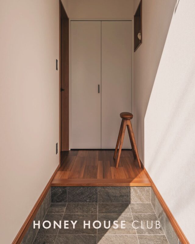 .
【 社長の私が、現場に出続ける理由 】

お客様の大切な家づくりを、決して「人任せにしない」。
それが、私が現場に出続ける一番の理由です。
会社を大きくして現場を誰かに任せるよりも、
お客様と語り合った理想の暮らしを、
自分の手で責任を持ってカタチにしたい。
だからこそ、これからも現場に立ち続けます。

私が現場でこだわるのは、
数値だけではない3つの「あったかい」です。

1. 身体があったかい
高断熱・高気密の施工で、
家じゅう快適な温度をキープします。

2. お財布もあったかい
ZEH基準以上の省エネ性能で、
毎月の光熱費を抑えます。

3. 心があったかい
「耐震等級3」の確かな技術で、
家族の未来を守ります。

「大井川の家のかかりつけ医」として、
建てた後も一番近くで守り続けたい。
そんな手仕事の家が気になる方は、
ぜひ一度現場を見に来てください。
私が直接ご案内いたします。

────────────────────────
静岡県焼津市大井川の注文住宅は 八木建築工業
■ 職人社長による最適なプラン提案
■ 耐震等級3・ZEH基準などの安心性能
■ 土地探しからアフターまで一生涯のお付き合い
ご相談・現場見学は
【 @yagikenchiku.8 】よりお気軽にどうぞ。
────────────────────────
#八木建築工業 #焼津市 #注文住宅 #地元工務店で家を建てる #高性能住宅